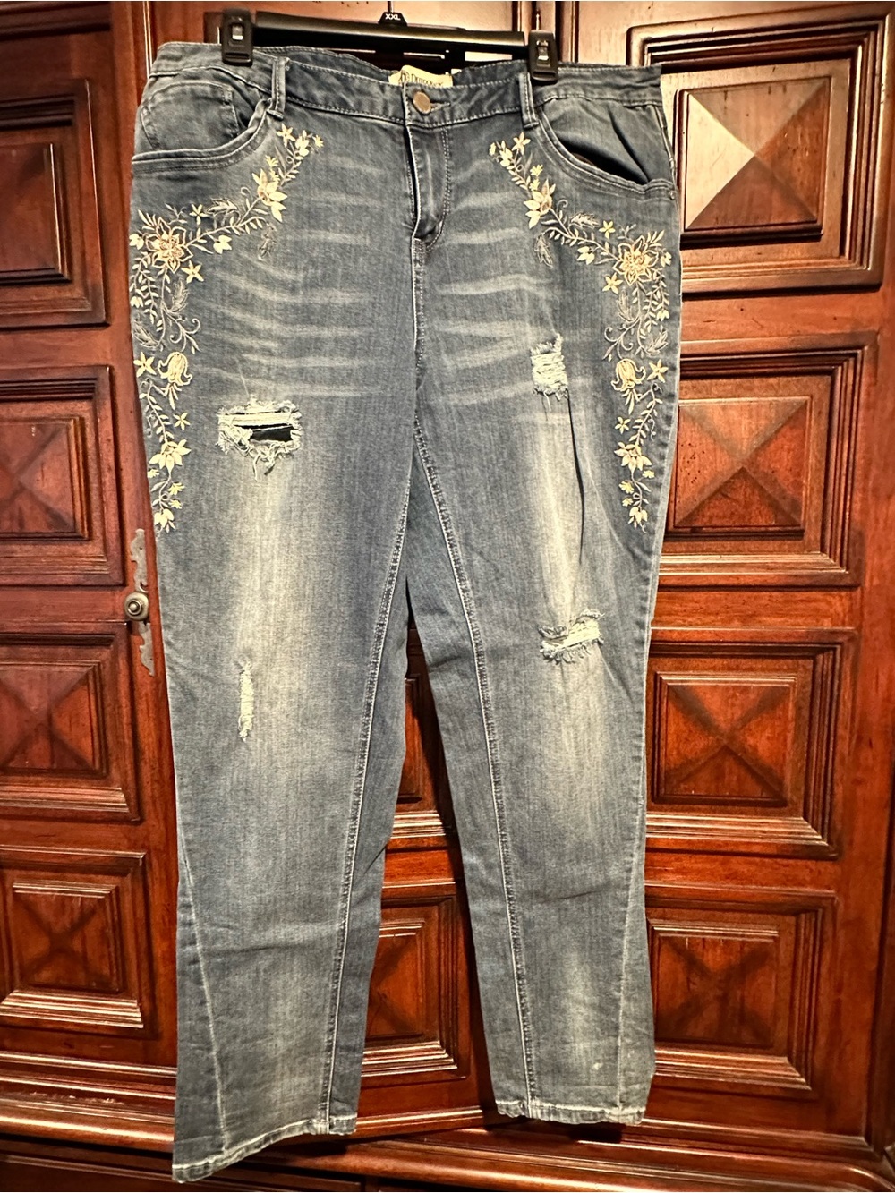18W Democracy Girlfriend Embroidered Distressed Blue Jeans Stretchy LEG SEAMS